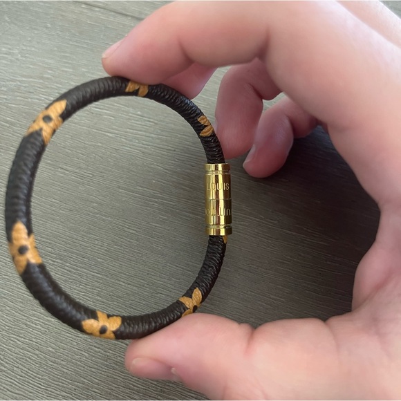 LOUIS VUITTON BRACELET - Picture 1 of 3